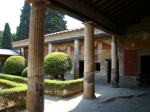 Vuelve la domus: 10 casas orientadas hacia un patio interior - news