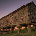 El hórreo ibérico: ¿simple granero o microcasa platónica?